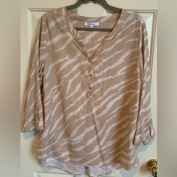 Emily Daniels Tops - SOLD!! Emily Daniels linen blend too. Size XL, EUC. Tan and ivory.